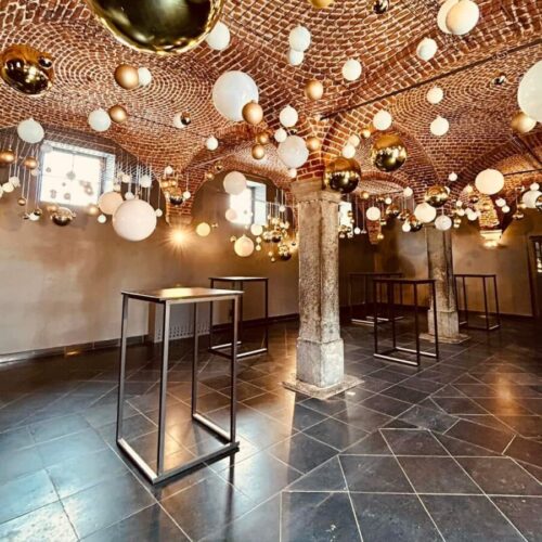 Salle voutée à louer à Meux (Namur) décorée pour les fêtes